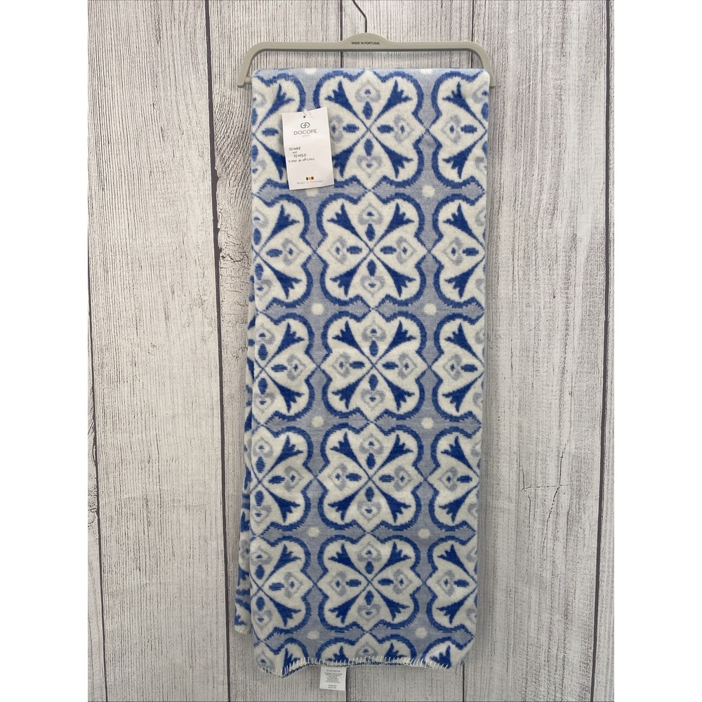 Docofil Throw Blanket 51x67 White Blue Tile Medallion Plush Soft Cozy Portugal